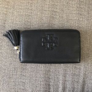 Tory Burch Thea Zip Continental Wallet in Black